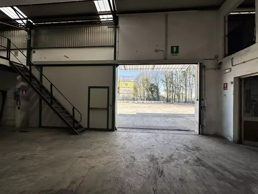 Immagine 2 di Capannone industriale in affitto  in VIA COLETTI a Venezia