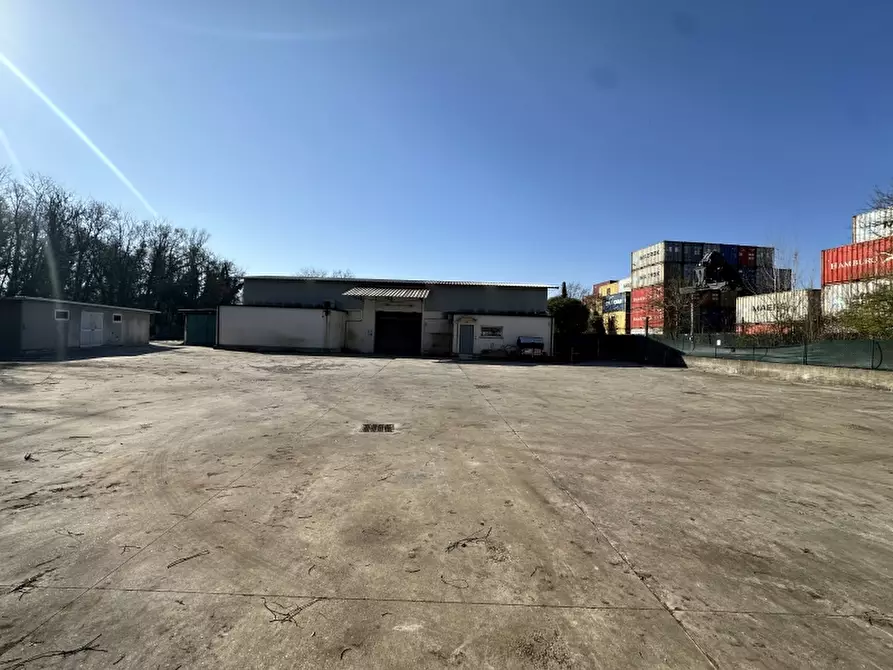 Immagine 1 di Capannone industriale in affitto  in VIA COLETTI a Venezia