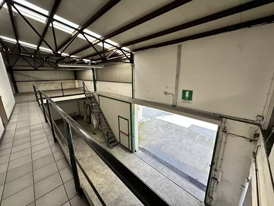 Immagine 10 di Capannone industriale in affitto  in VIA COLETTI a Venezia