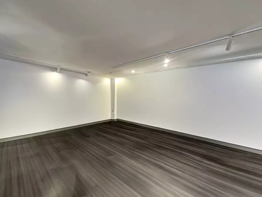 Immagine 3 di Negozio in vendita  in VIA LINGHINDAL a Venezia