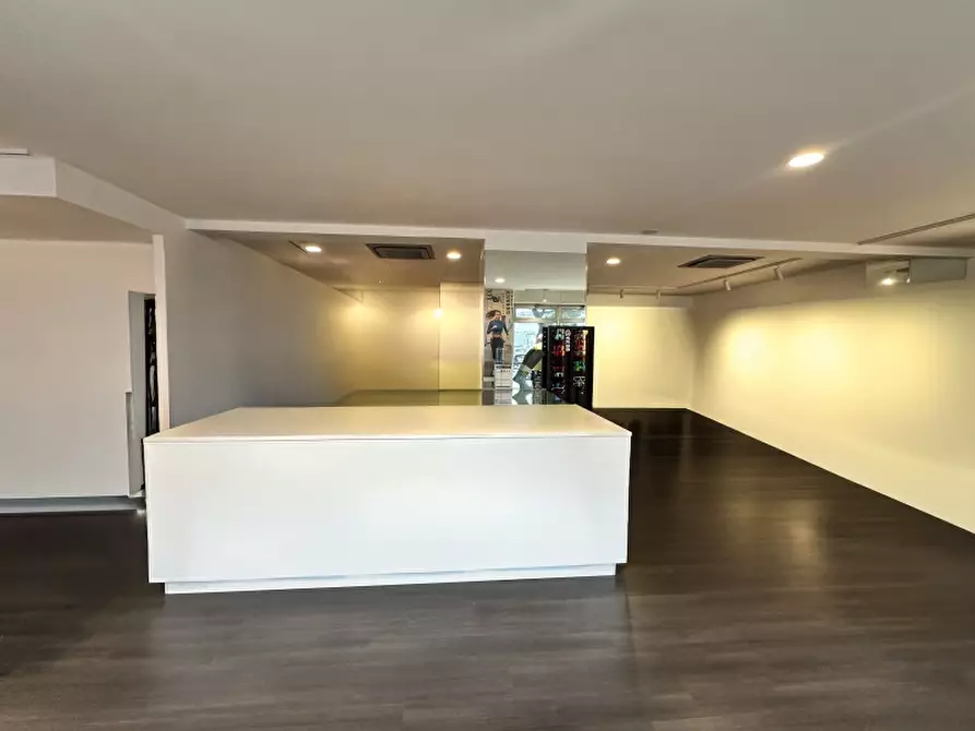 Immagine 4 di Negozio in vendita  in VIA LINGHINDAL a Venezia