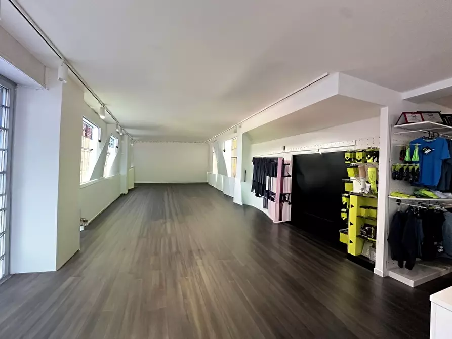 Immagine 5 di Negozio in vendita  in VIA LINGHINDAL a Venezia