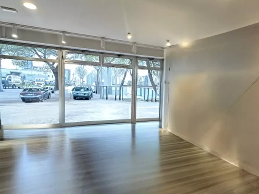 Immagine 6 di Negozio in vendita  in VIA LINGHINDAL a Venezia