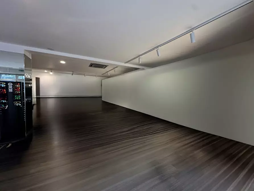 Immagine 7 di Negozio in vendita  in VIA LINGHINDAL a Venezia