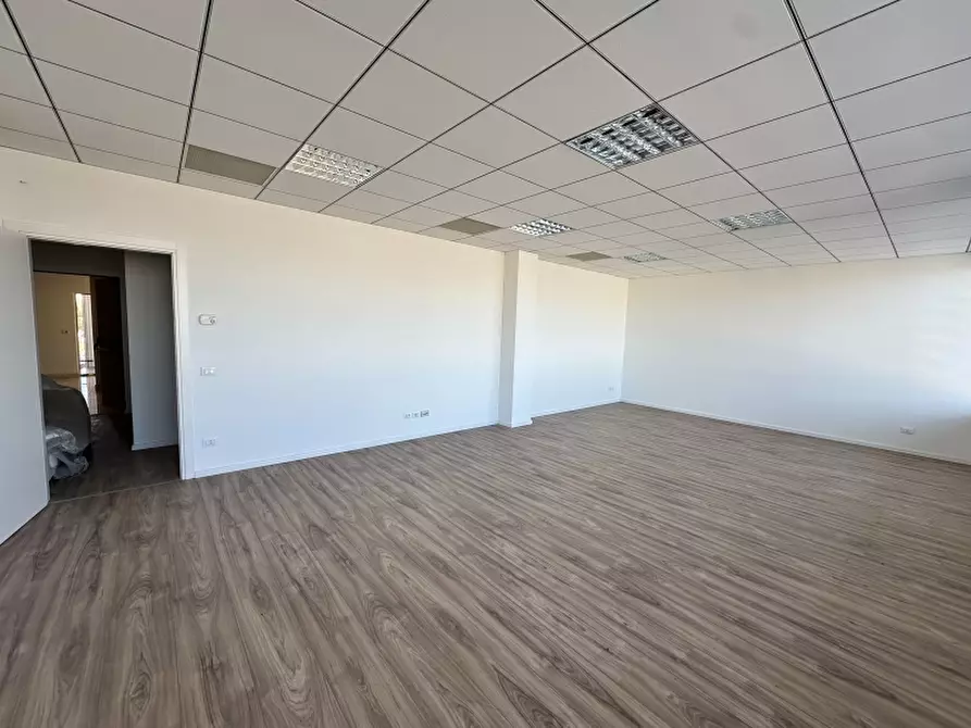 Immagine 5 di Ufficio in affitto  in VIA TREVISO MARE a Roncade
