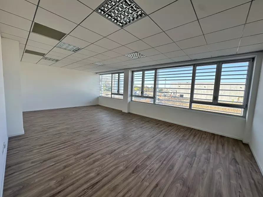 Immagine 7 di Ufficio in affitto  in VIA TREVISO MARE a Roncade