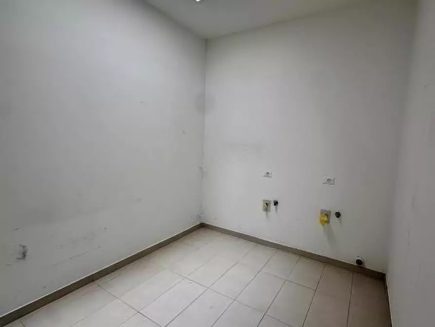 Immagine 2 di Negozio in affitto  in CORSO DEL POPOLO 139 a Venezia