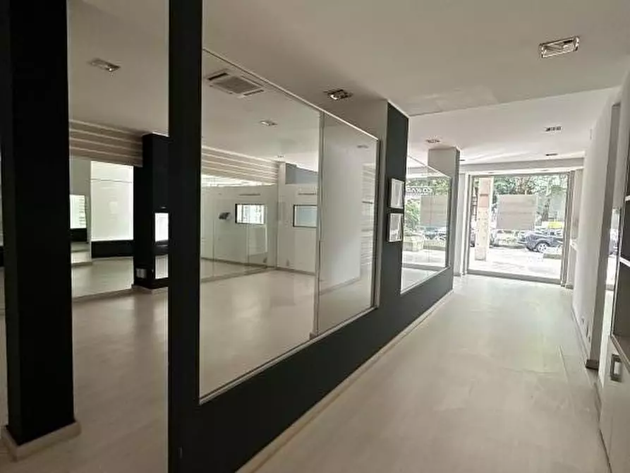 Immagine 3 di Negozio in affitto  in CORSO DEL POPOLO 139 a Venezia