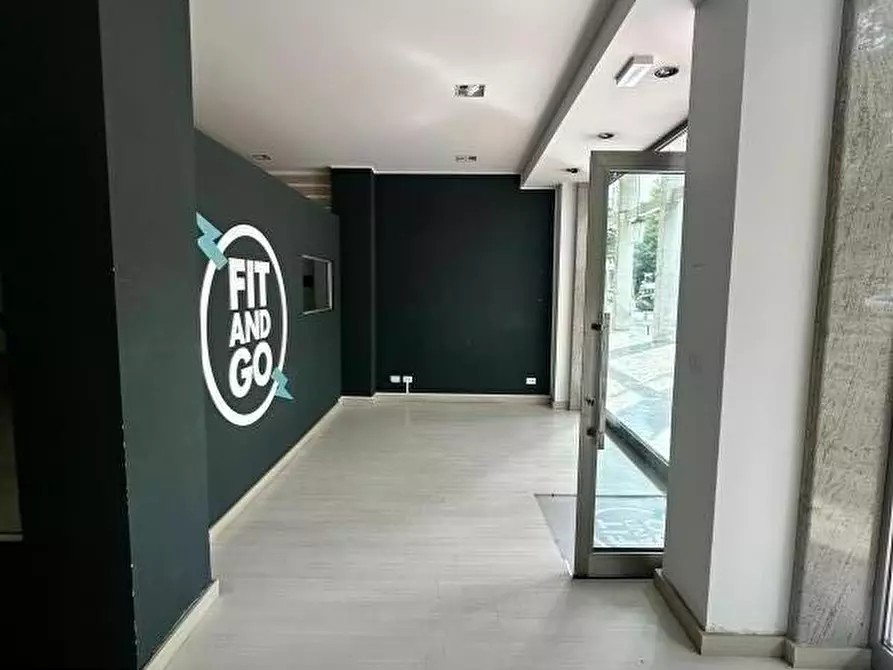 Immagine 4 di Negozio in affitto  in CORSO DEL POPOLO 139 a Venezia