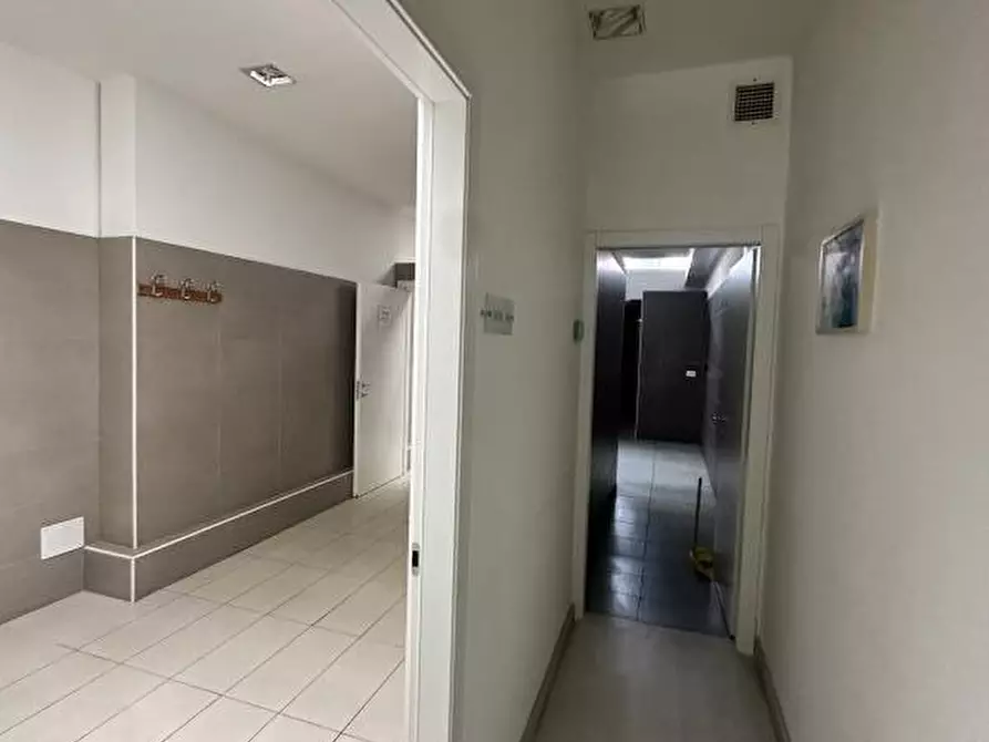 Immagine 7 di Negozio in affitto  in CORSO DEL POPOLO 139 a Venezia