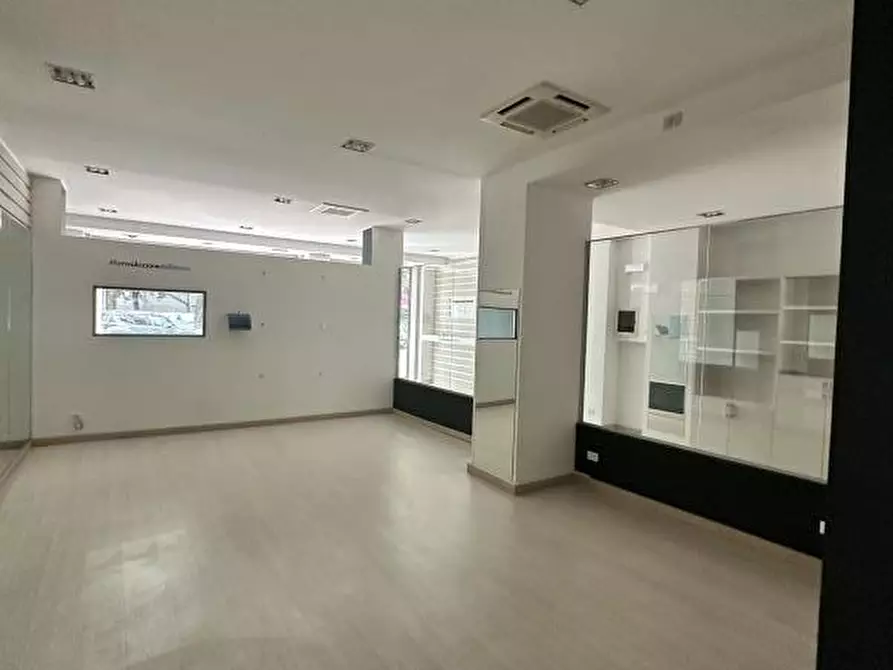 Immagine 9 di Negozio in affitto  in CORSO DEL POPOLO 139 a Venezia