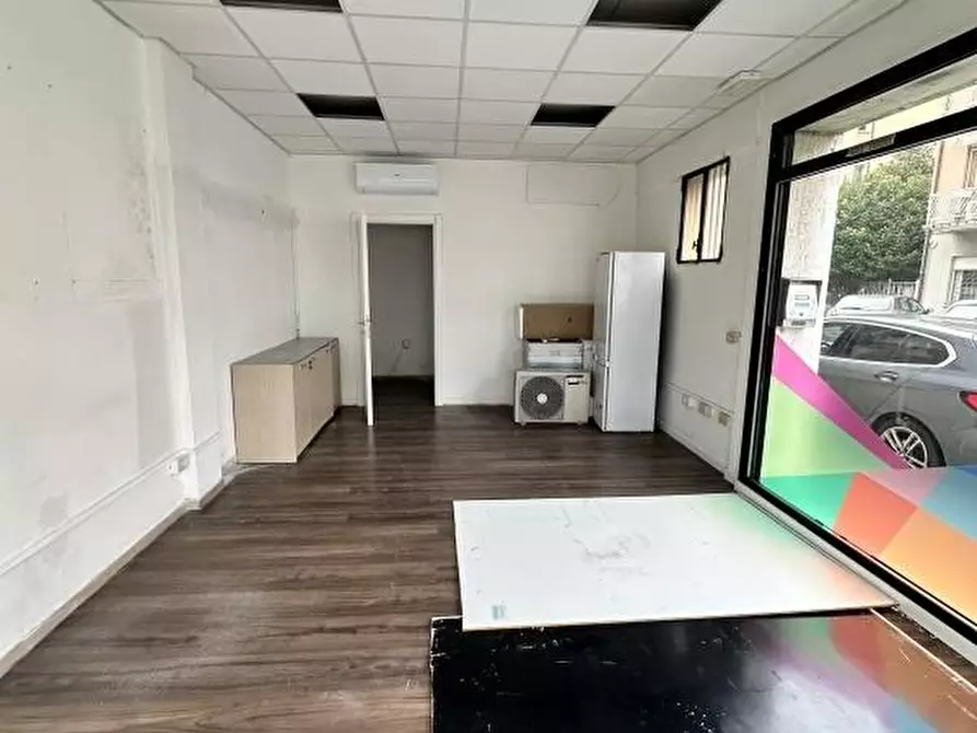 Immagine 4 di Negozio in vendita  in VIA VARRONE a Venezia