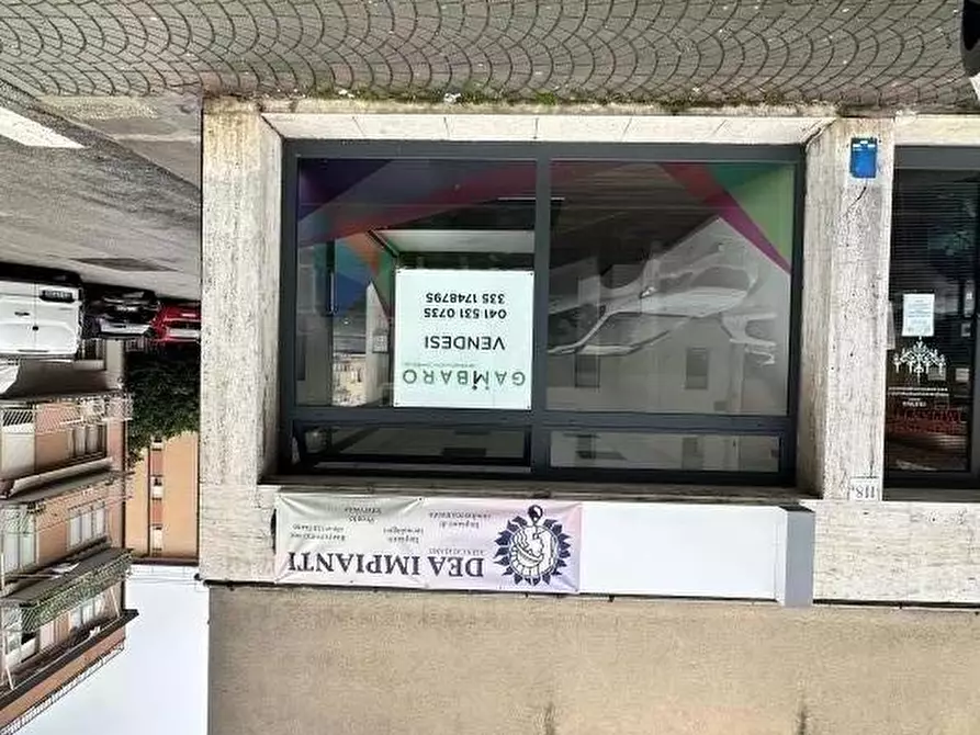 Immagine 5 di Negozio in vendita  in VIA VARRONE a Venezia