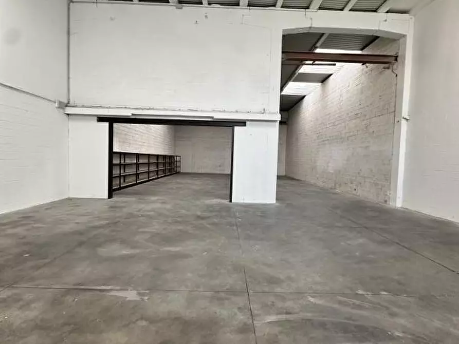 Immagine 1 di Capannone industriale in affitto  in VIA RONCODURO a Venezia