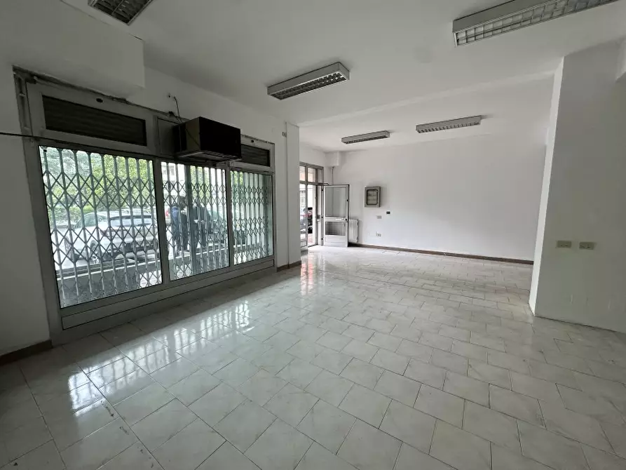 Immagine 1 di Negozio in vendita  in Piazza Mercato a Venezia