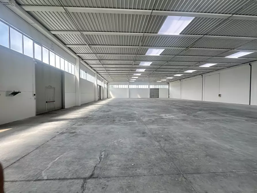 Immagine 1 di Capannone industriale in affitto  in VIA NAZIONALE a Mira