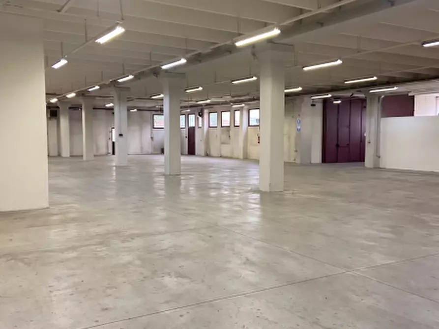 Immagine 3 di Capannone industriale in affitto  in VIA BAFILE a Jesolo