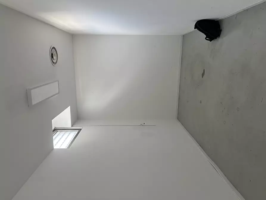 Immagine 7 di Negozio in vendita  a Venezia