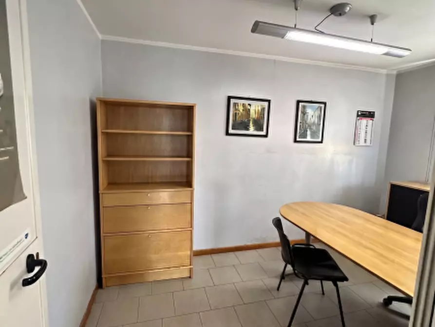 Immagine 2 di Capannone industriale in affitto  a Pianiga