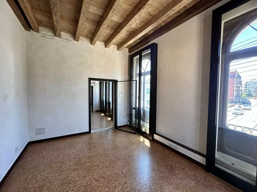 Immagine 6 di Ufficio in affitto  in VIA ALTINIA a Venezia