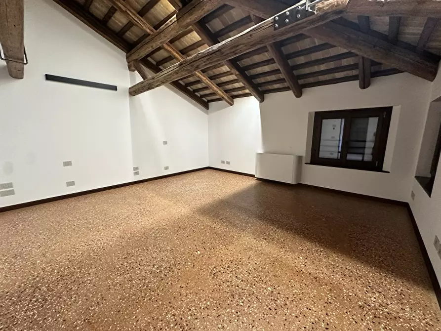 Immagine 14 di Ufficio in affitto  in VIA ALTINIA a Venezia