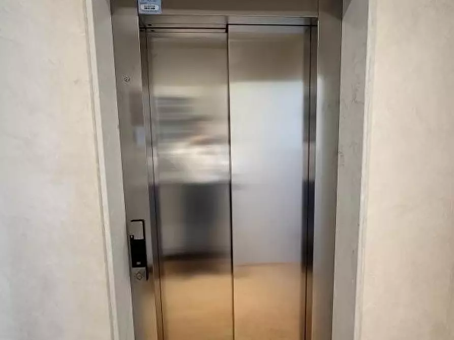 Immagine 8 di Ufficio in affitto  in VIA ALTINIA a Venezia