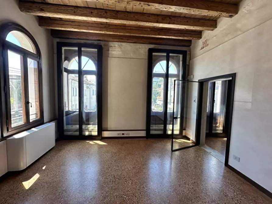Immagine 4 di Ufficio in affitto  in VIA ALTINIA a Venezia
