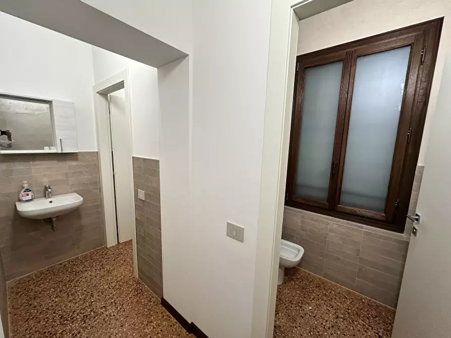 Immagine 9 di Ufficio in affitto  in VIA ALTINIA a Venezia