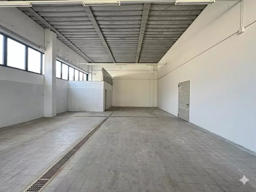 Immagine 1 di Capannone industriale in vendita  in VIA FRATELLI BANDIERA a Venezia