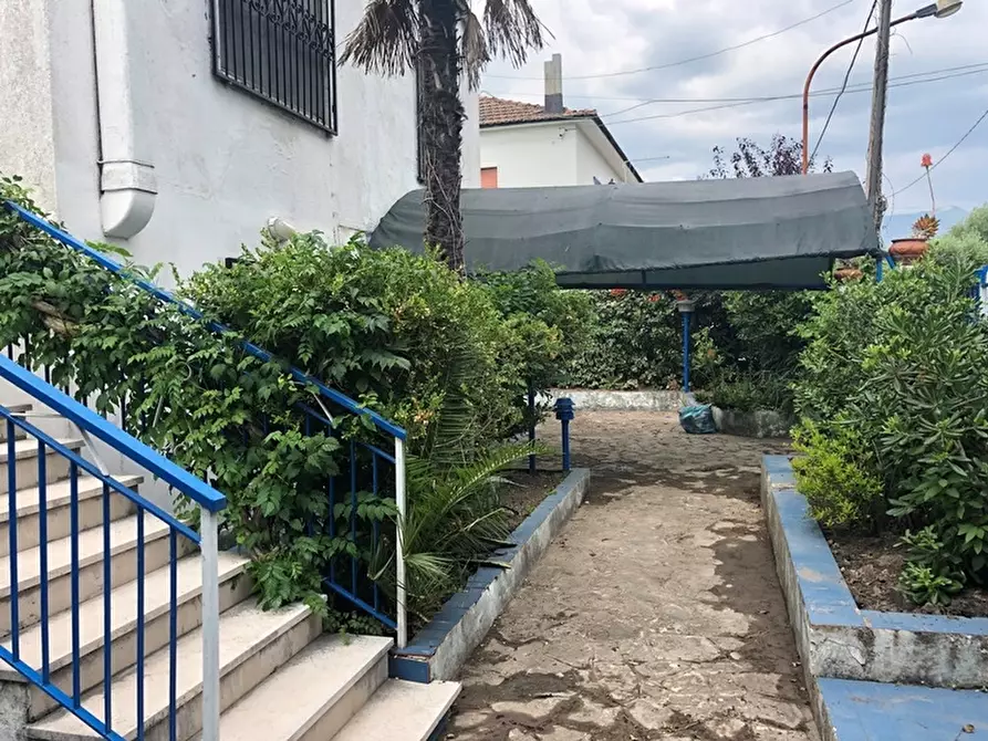 Immagine 5 di Villa in vendita  in via della Giuncaia 43 a Capaccio Paestum