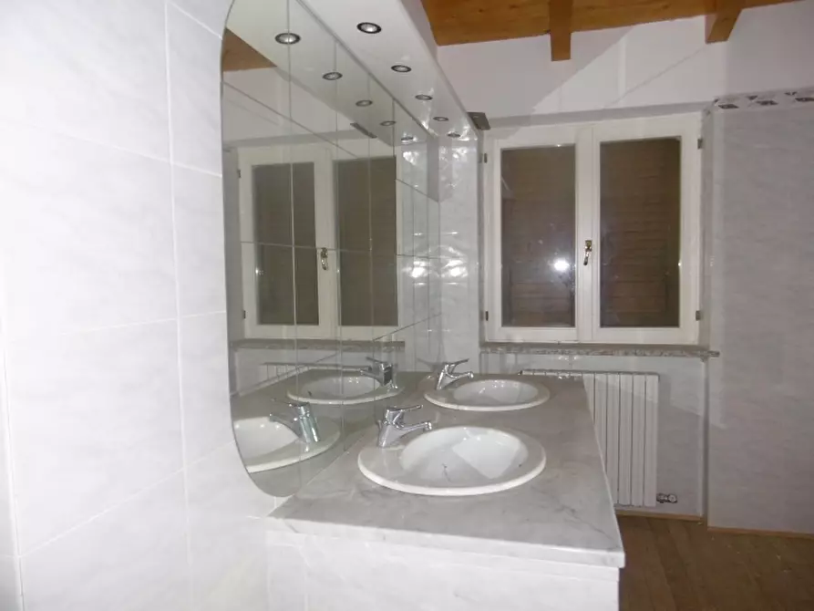 Immagine 15 di Casa indipendente in vendita  in Via Milano a Viggiù