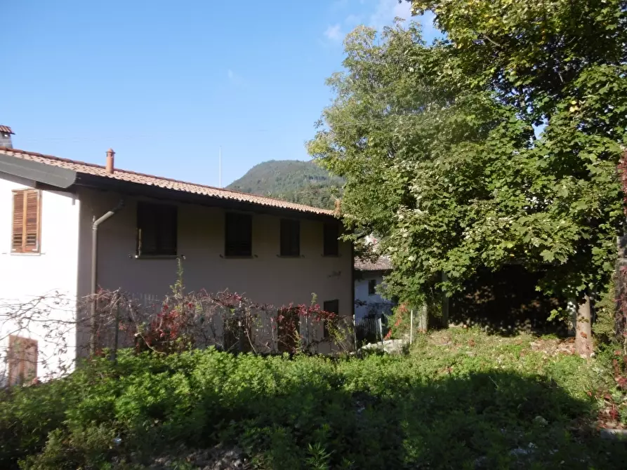 Immagine 17 di Casa indipendente in vendita  in Via Milano a Viggiù