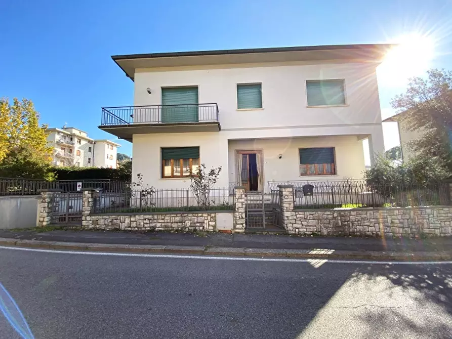 Immagine 1 di Villa in vendita  in Via Galvani 12 a Montecatini Terme