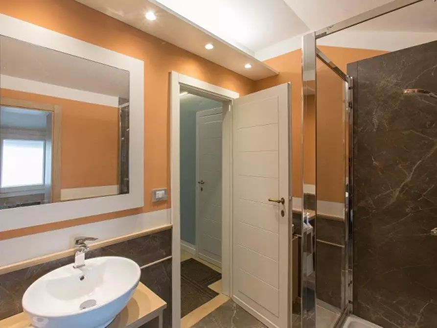 Immagine 4 di Appartamento in vendita  in Viale Marconi a Montecatini Terme