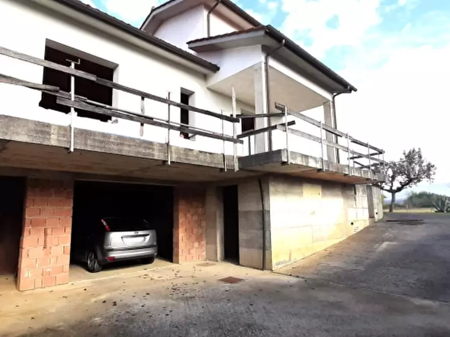 Immagine 1 di Villa in vendita  in Viale Matteotti a Larciano