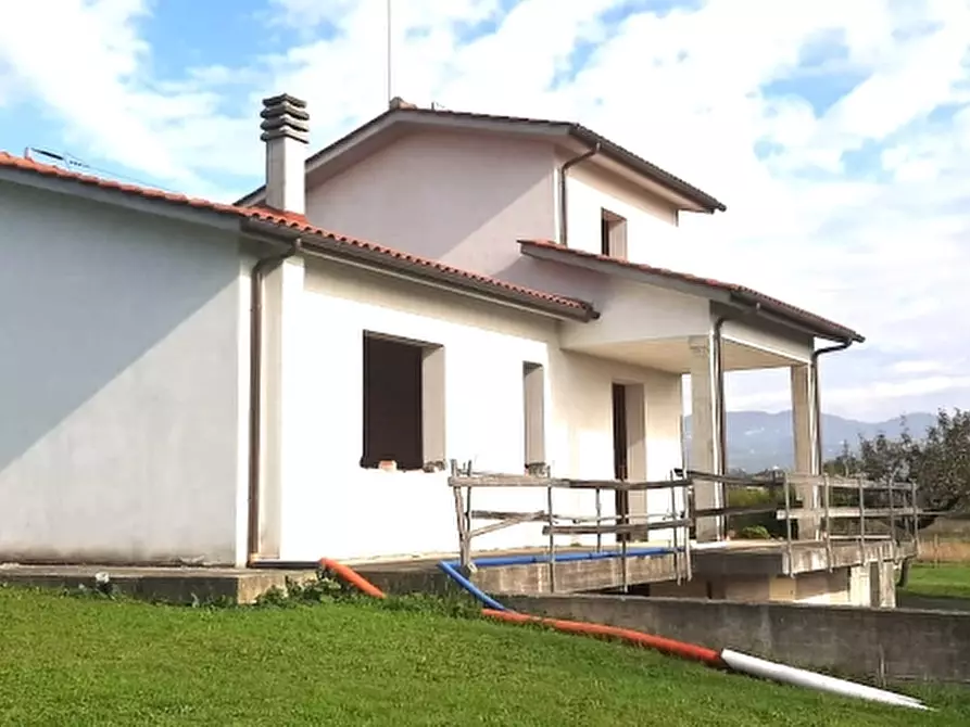 Immagine 2 di Villa in vendita  in Viale Matteotti a Larciano