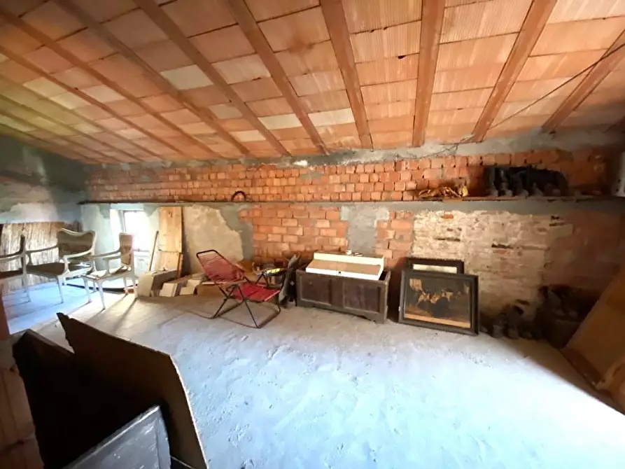 Immagine 5 di Appartamento in vendita  in Via Pasquini a Massa E Cozzile