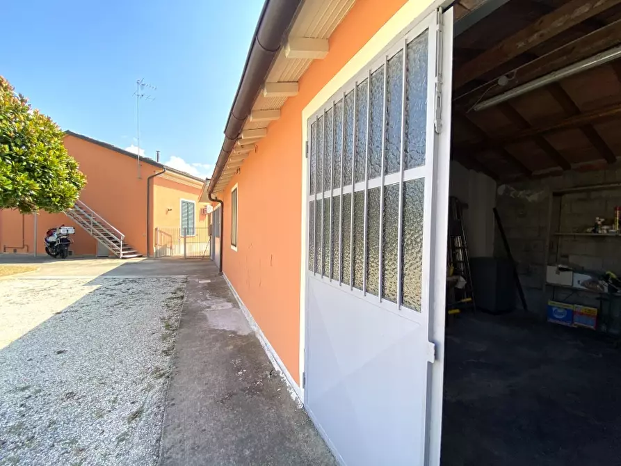 Immagine 29 di Villa in vendita  in Via Tripoli a Montecatini Terme