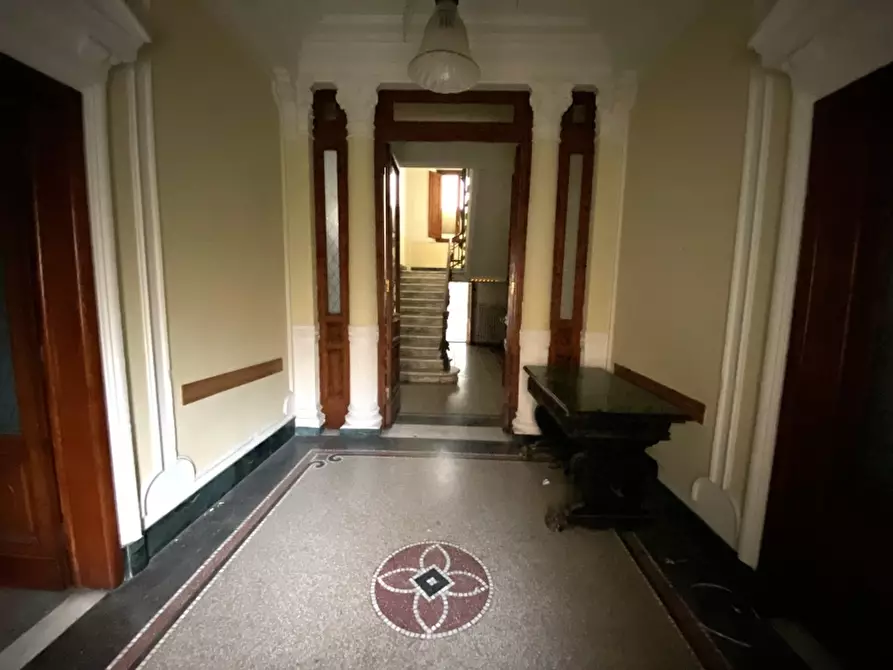 Immagine 1 di Villa in vendita  in Piazza del Popolo a Montecatini Terme