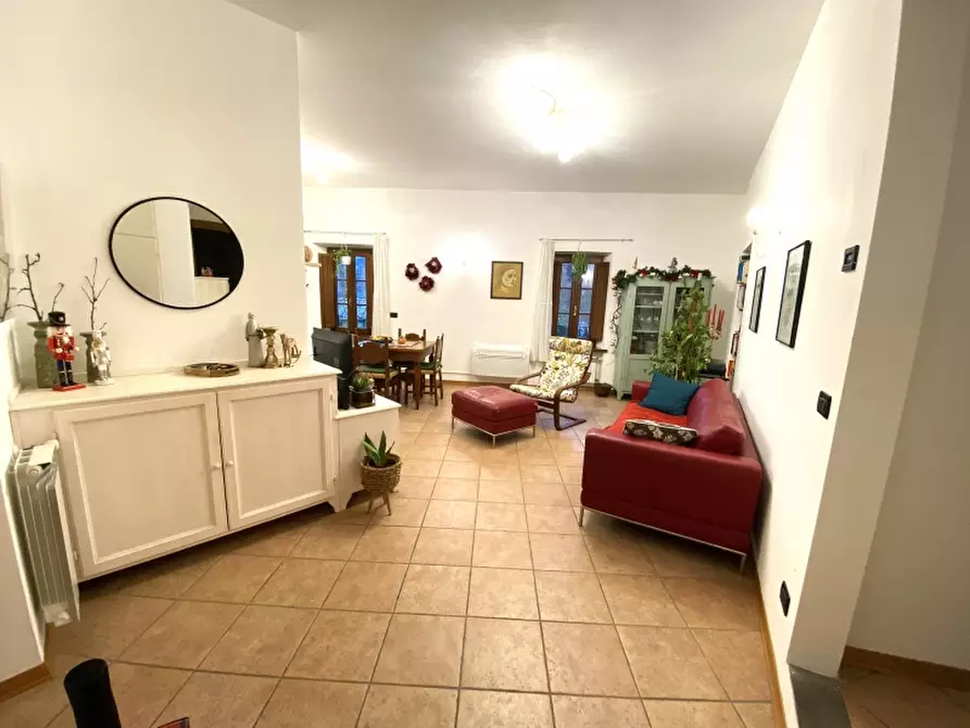 Immagine 1 di Appartamento in vendita  in Piazza Cavour a Massa E Cozzile