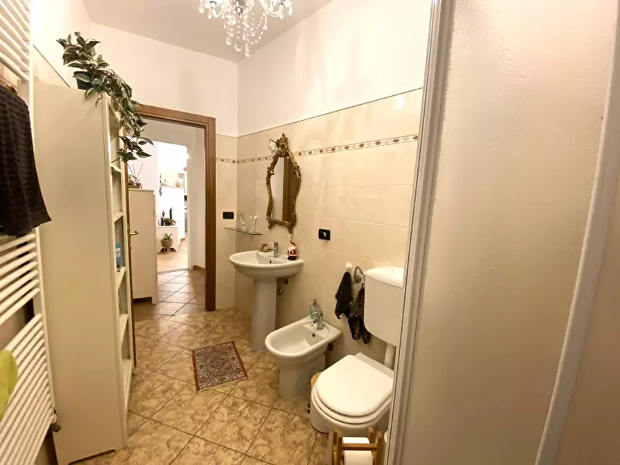 Immagine 11 di Appartamento in vendita  in Piazza Cavour a Massa E Cozzile