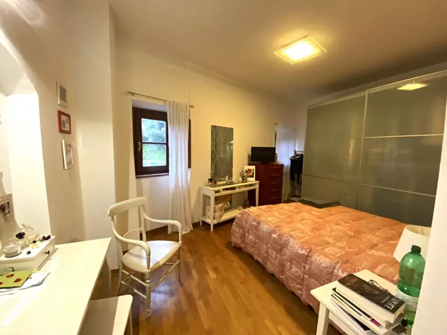 Immagine 12 di Appartamento in vendita  in Piazza Cavour a Massa E Cozzile