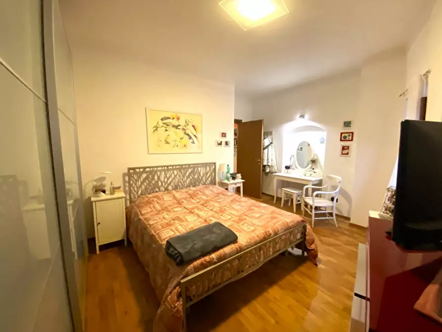 Immagine 15 di Appartamento in vendita  in Piazza Cavour a Massa E Cozzile