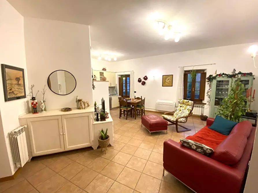 Immagine 21 di Appartamento in vendita  in Piazza Cavour a Massa E Cozzile