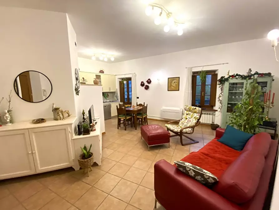 Immagine 24 di Appartamento in vendita  in Piazza Cavour a Massa E Cozzile