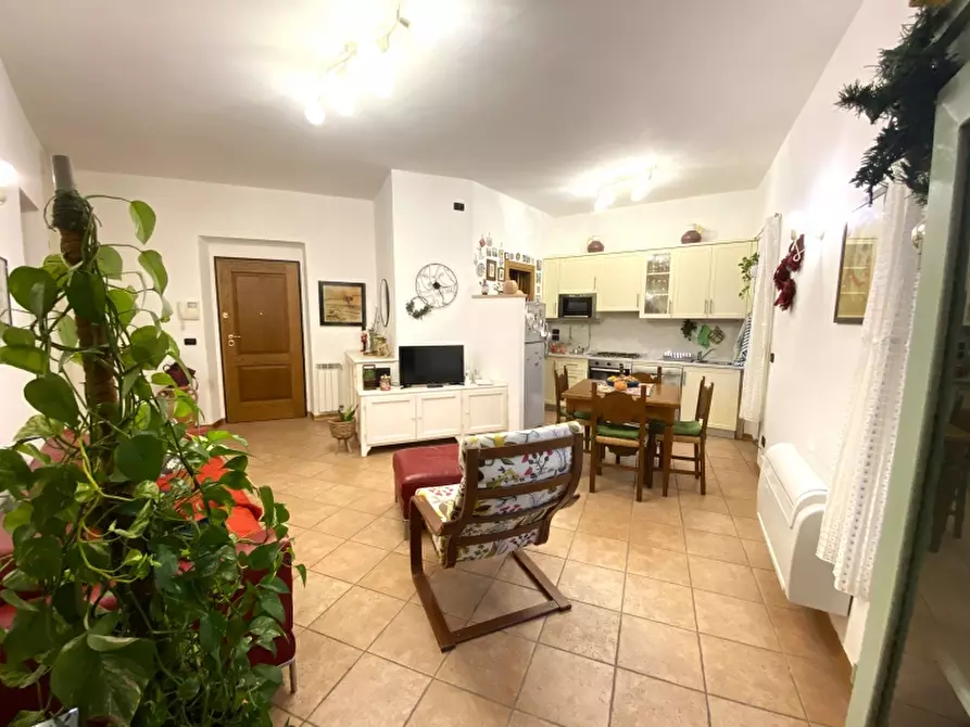 Immagine 4 di Appartamento in vendita  in Piazza Cavour a Massa E Cozzile