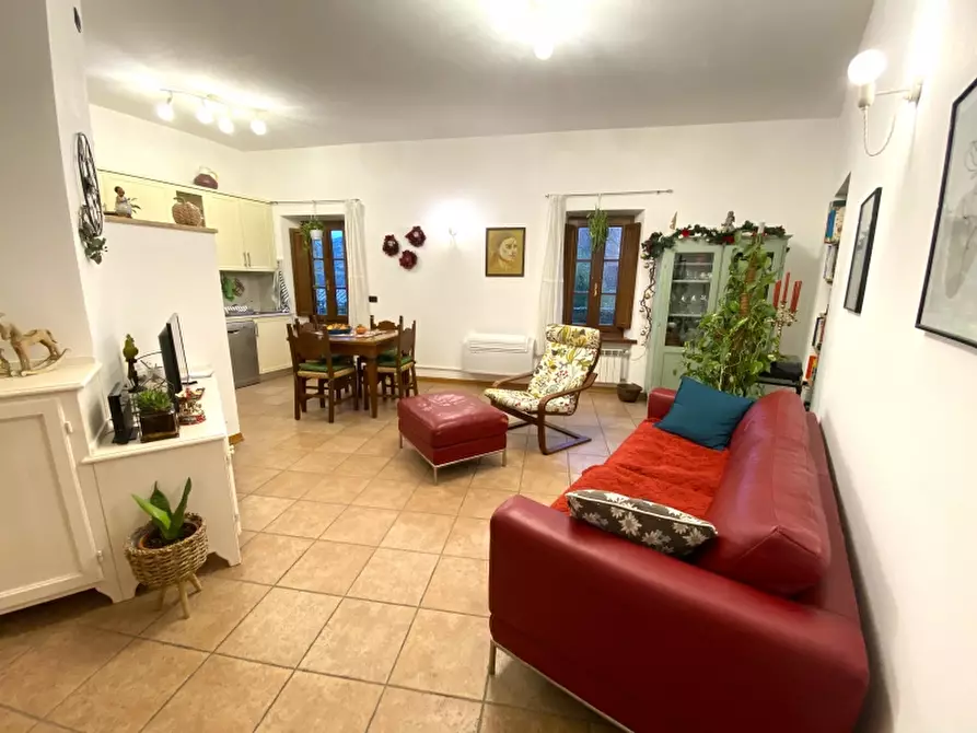 Immagine 5 di Appartamento in vendita  in Piazza Cavour a Massa E Cozzile