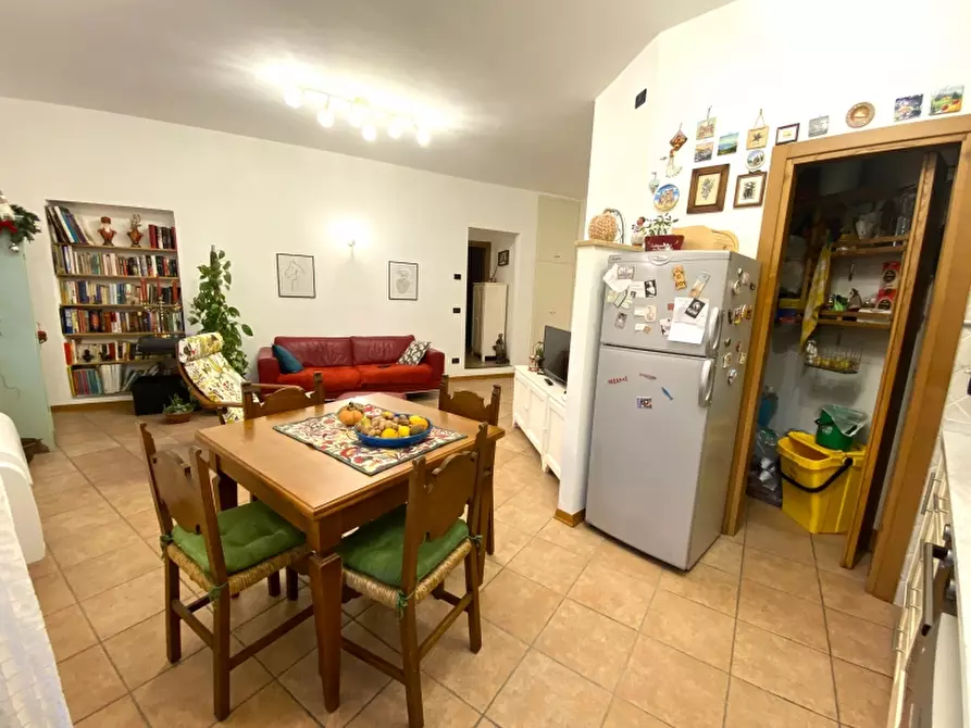 Immagine 6 di Appartamento in vendita  in Piazza Cavour a Massa E Cozzile