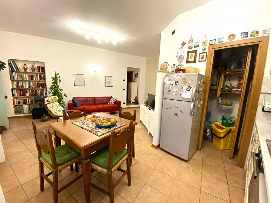 Immagine 7 di Appartamento in vendita  in Piazza Cavour a Massa E Cozzile