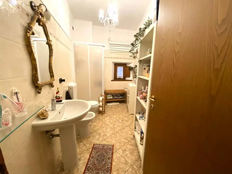 Immagine 8 di Appartamento in vendita  in Piazza Cavour a Massa E Cozzile